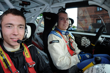 Syttenårige Nicklas Daugberg fra Fuglebjerg og tyveårige Simon Larsen fra Nykøbing Falster beviste i weekenden, at de er værdige modtagere af den talentstøtte, de får fra Dansk Automobil Sports Union.
